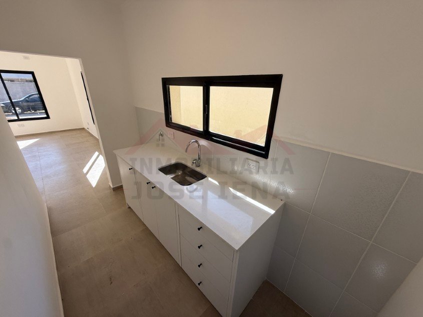Casa 2 dorm. A estrenar!. - Calle 121 e/ 60 y 62. Zona cercana a Barrio Parque.