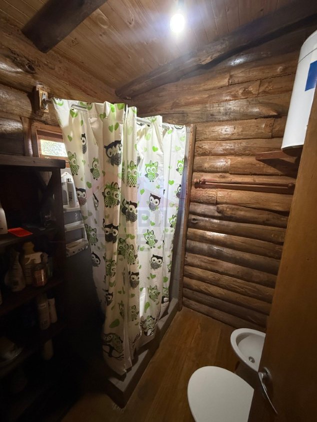 Cabaña de palo redondo con Pileta. - Calle Las Tropas esquina 60, Barrio Parque.