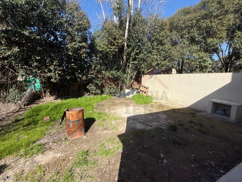 Casa 2 dorm. A estrenar!. - Calle 121 e/ 60 y 62. Zona cercana a Barrio Parque.