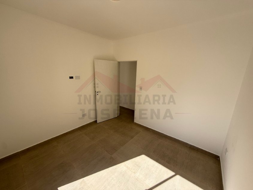 Casa 2 dorm. A estrenar!. - Calle 121 e/ 60 y 62. Zona cercana a Barrio Parque.