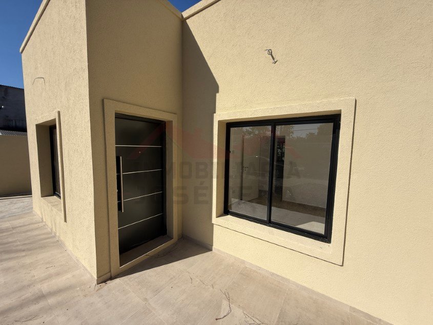 Casa 2 dorm. A estrenar!. - Calle 121 e/ 60 y 62. Zona cercana a Barrio Parque.