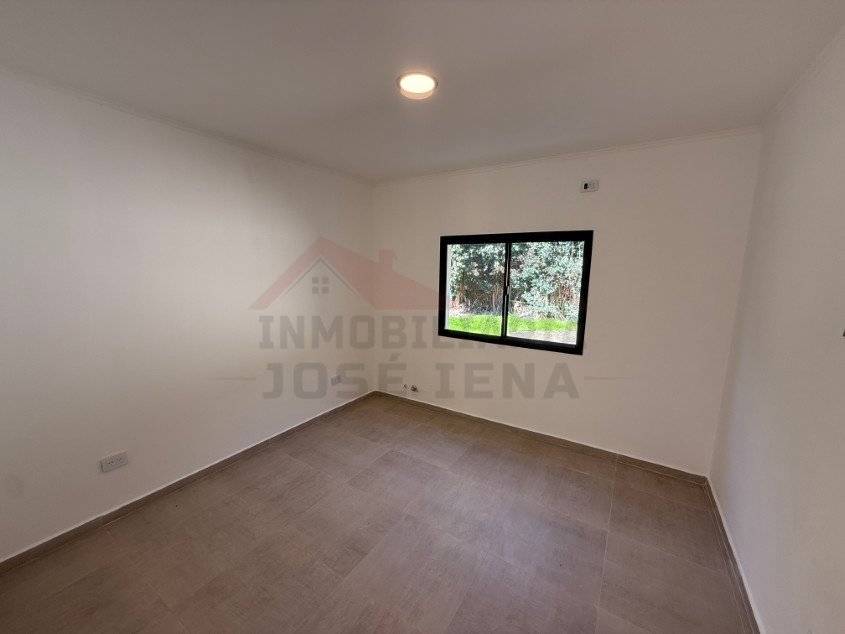 Casa 2 dorm. A estrenar!. - Calle 121 e/ 60 y 62. Zona cercana a Barrio Parque.