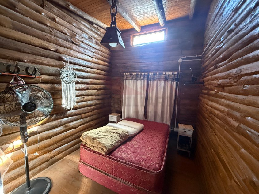 Cabaña de palo redondo con Pileta. - Calle Las Tropas esquina 60, Barrio Parque.