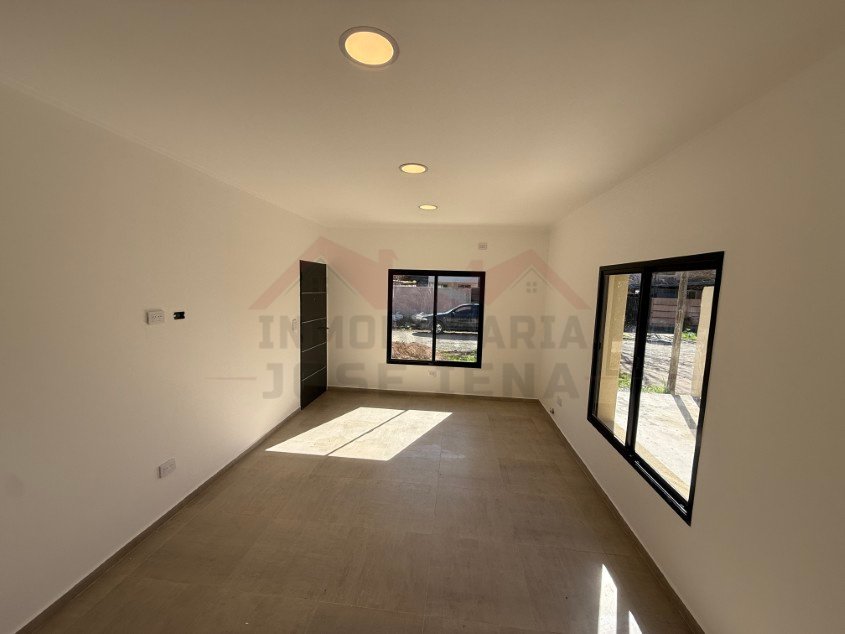 Casa 2 dorm. A estrenar!. - Calle 121 e/ 60 y 62. Zona cercana a Barrio Parque.