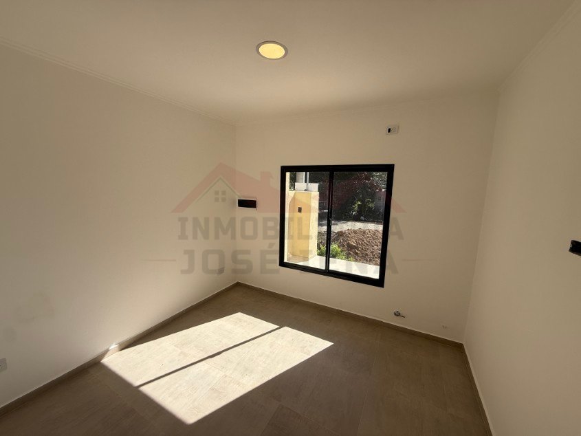 Casa 2 dorm. A estrenar!. - Calle 121 e/ 60 y 62. Zona cercana a Barrio Parque.
