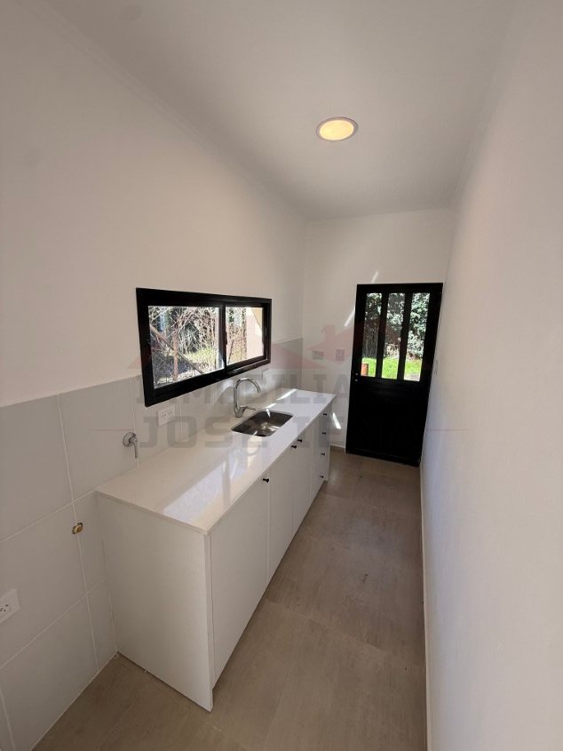 Casa 2 dorm. A estrenar!. - Calle 121 e/ 60 y 62. Zona cercana a Barrio Parque.