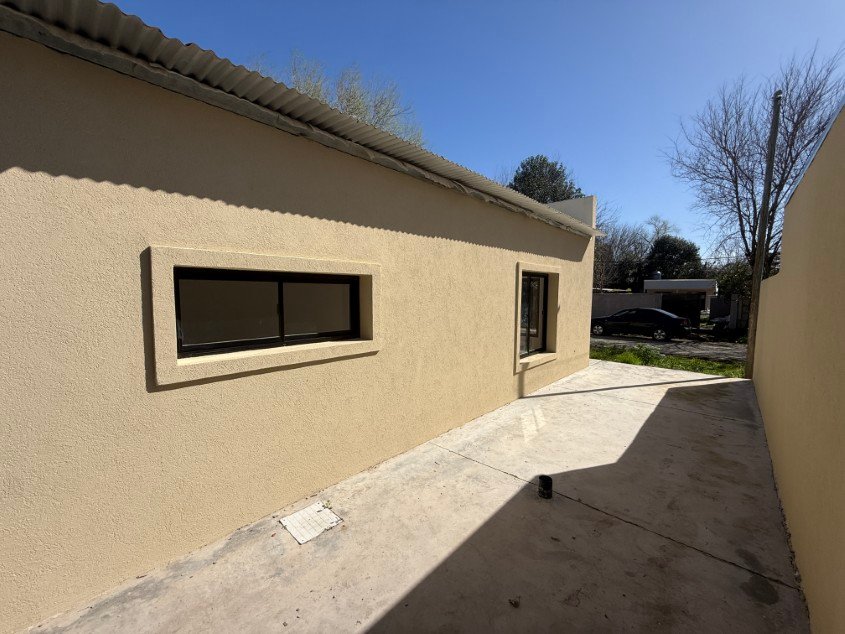 Casa 2 dorm. A estrenar!. - Calle 121 e/ 60 y 62. Zona cercana a Barrio Parque.