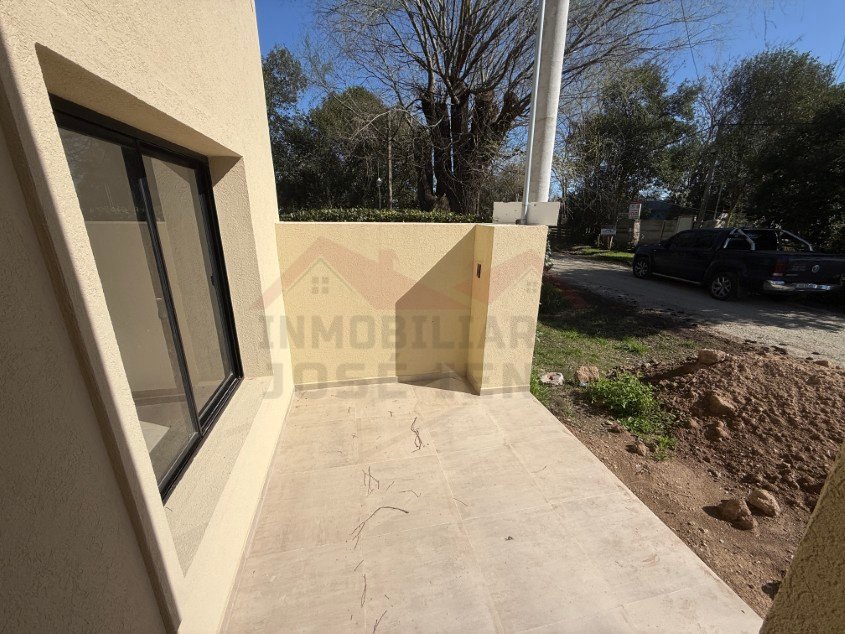 Casa 2 dorm. A estrenar!. - Calle 121 e/ 60 y 62. Zona cercana a Barrio Parque.