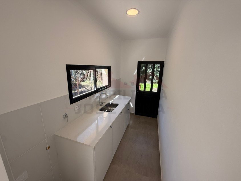 Casa 2 dorm. A estrenar!. - Calle 121 e/ 60 y 62. Zona cercana a Barrio Parque.