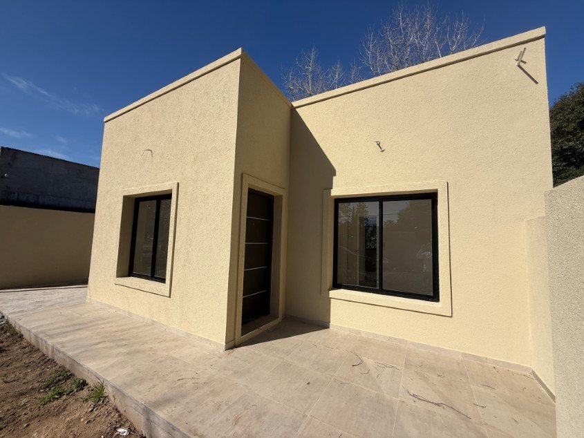 Casa 2 dorm. A estrenar!. - Calle 121 e/ 60 y 62. Zona cercana a Barrio Parque.