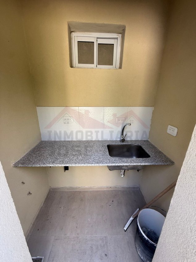 Casa 2 dorm. A estrenar!. - Calle 121 e/ 60 y 62. Zona cercana a Barrio Parque.