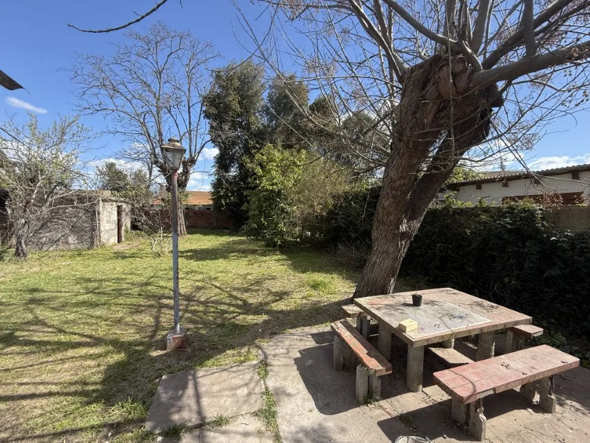 Casa 2 dorm. Dentro de Avenidas principales. - Calle Vieytes N° 548 e/ Las Heras e/ Hipólito Irigoyen.
