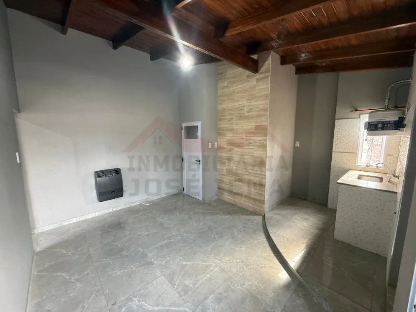 Departamento 1 dorm. Con balcón. A una cuadra del Centro de la Ciudad! - Calle Tomas Guido e/ Soloeta y Saavedra.