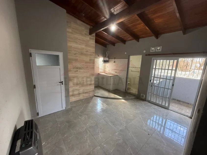 Departamento 1 dorm. Con balcón. A una cuadra del Centro de la Ciudad! - Calle Tomas Guido e/ Soloeta y Saavedra.
