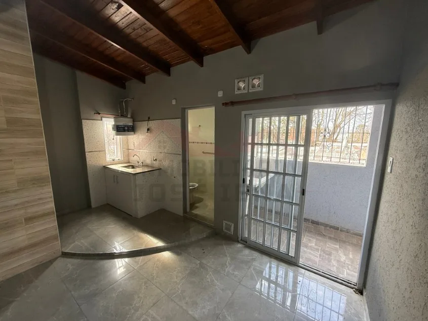 Departamento 1 dorm. Con balcón. A una cuadra del Centro de la Ciudad! - Calle Tomas Guido e/ Soloeta y Saavedra.