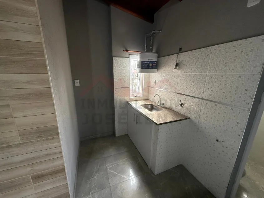 Departamento 1 dorm. Con balcón. A una cuadra del Centro de la Ciudad! - Calle Tomas Guido e/ Soloeta y Saavedra.