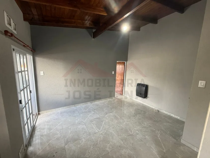 Departamento 1 dorm. Con balcón. A una cuadra del Centro de la Ciudad! - Calle Tomas Guido e/ Soloeta y Saavedra.
