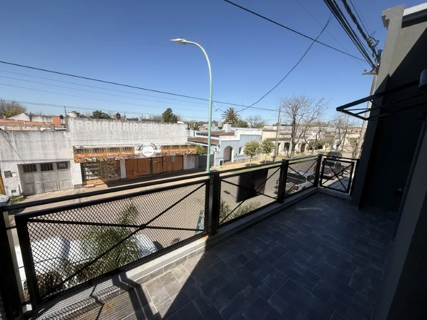 Departamento 1 dorm. Con balcón. A una cuadra del Centro de la Ciudad! - Calle Tomas Guido e/ Soloeta y Saavedra.