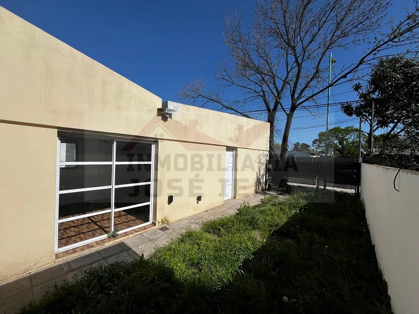 Departamento 1 dorm. Con patio - Calle 132 Nº 286 e/ Dorrego y 55.