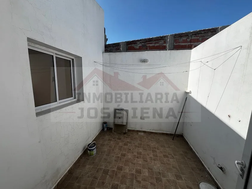Departamento 1 dorm. Con patio - Calle 132 Nº 286 e/ Dorrego y 55.