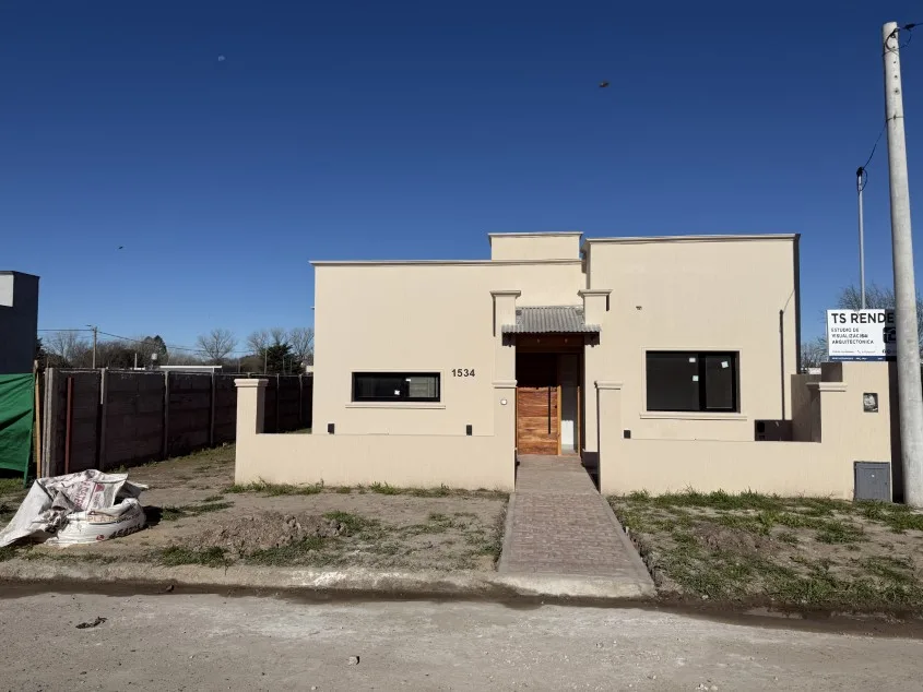 Casa 2 dorm. A estrenar! - Calle Sargento Cabral (15) N° 1534 e/ 34 y 36. 