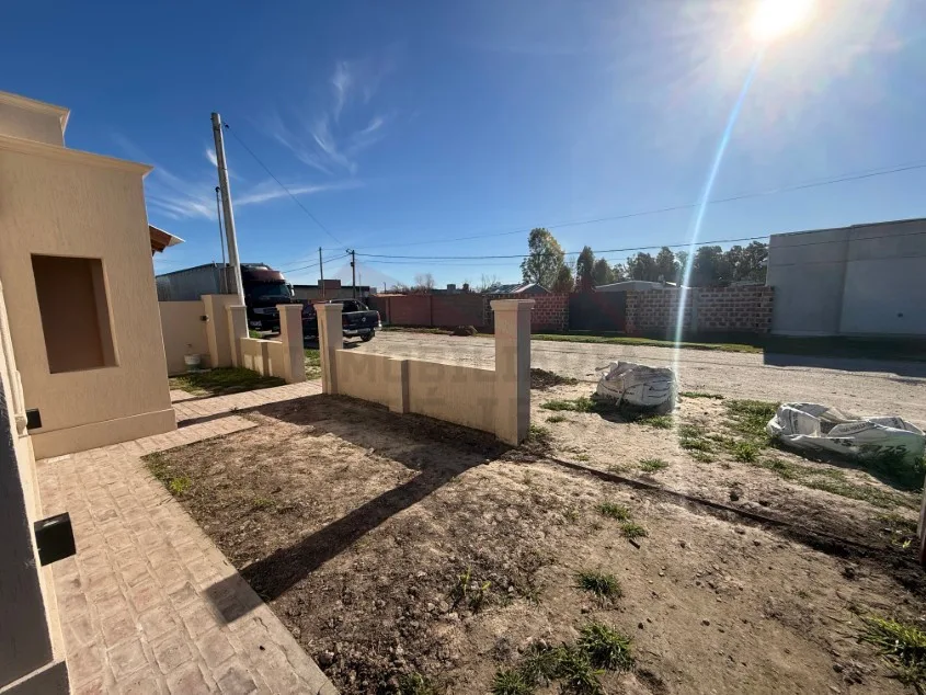 Casa 2 dorm. A estrenar! - Calle Sargento Cabral (15) N° 1534 e/ 34 y 36. 