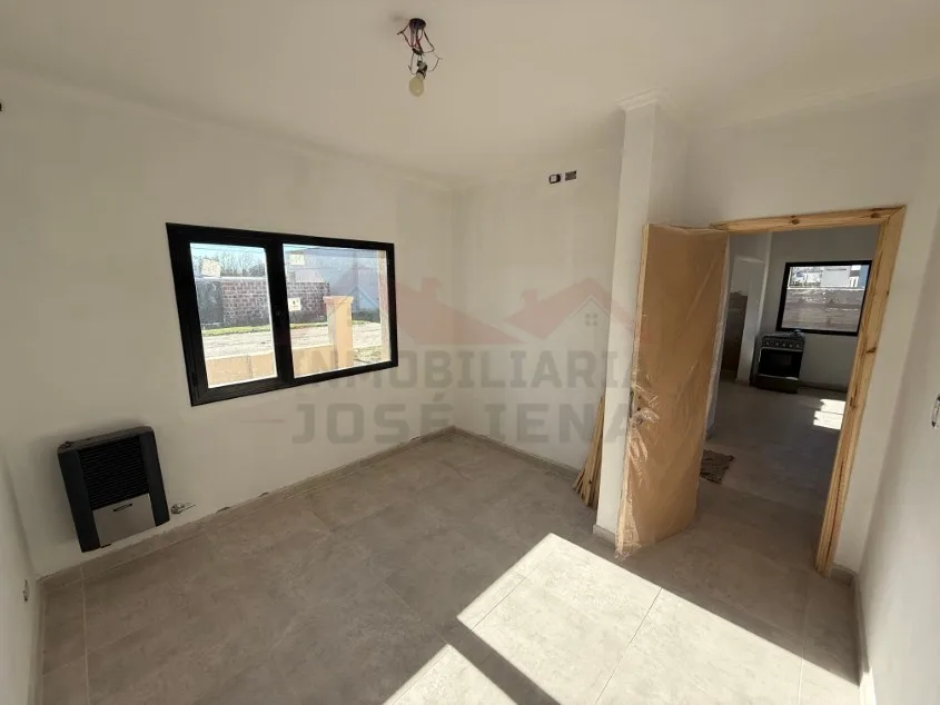 Casa 2 dorm. A estrenar! - Calle Sargento Cabral (15) N° 1534 e/ 34 y 36. 