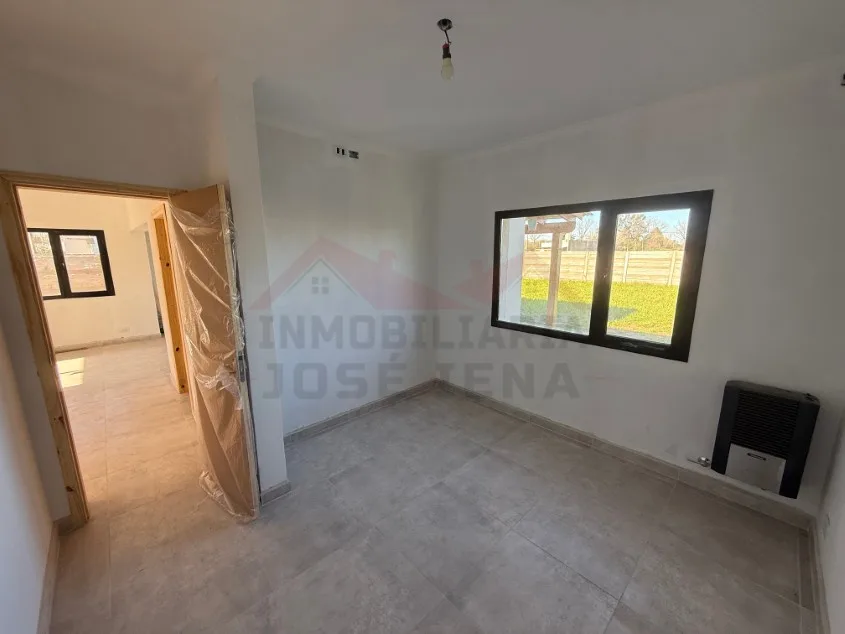 Casa 2 dorm. A estrenar! - Calle Sargento Cabral (15) N° 1534 e/ 34 y 36. 