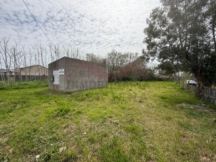 Lote de 1.125 m2 con Casa monoambiente - Calle 28 e/ Paso y Moreno. A 1 cuadra de Avenida 9 de Julio.