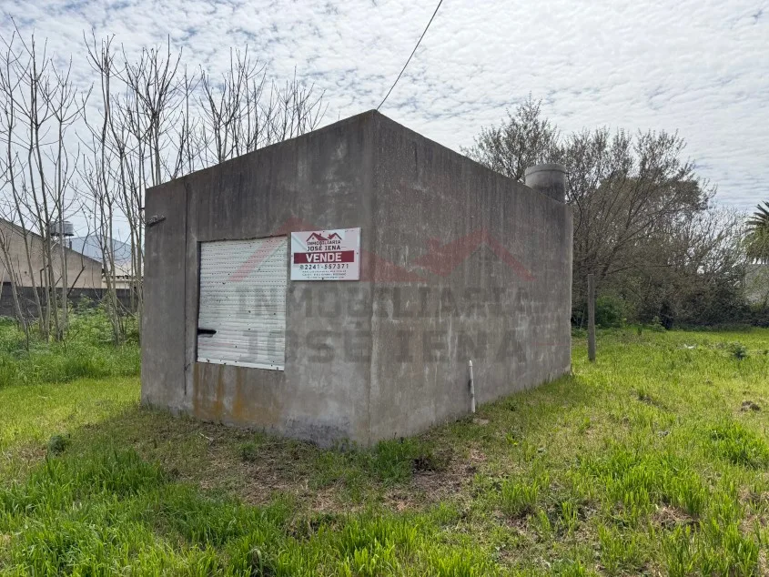 Lote de 1.125 m2 con Casa monoambiente - Calle 28 e/ Paso y Moreno. A 1 cuadra de Avenida 9 de Julio.