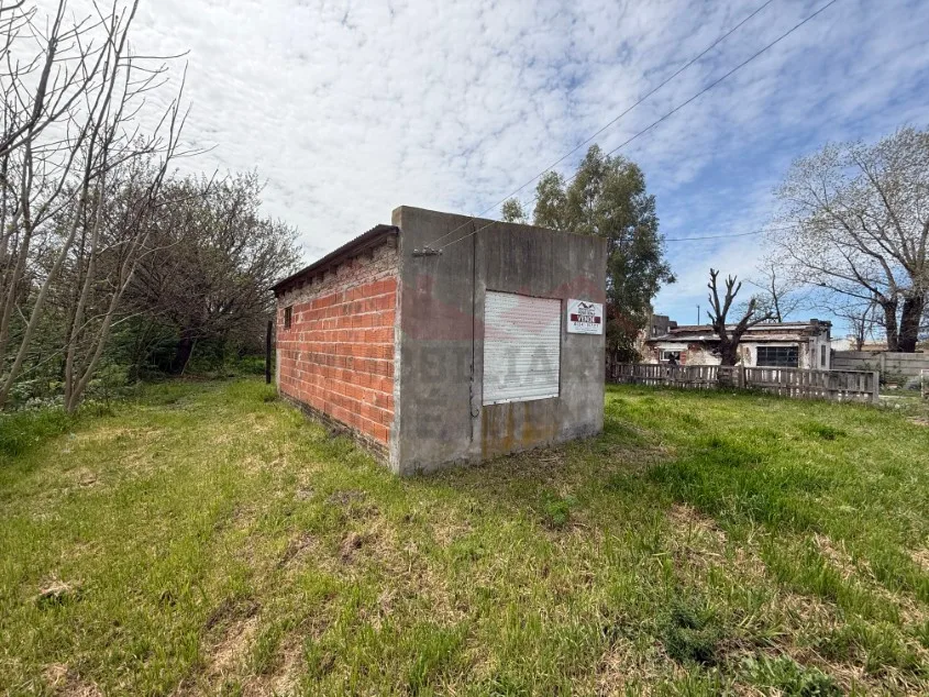 Lote de 1.125 m2 con Casa monoambiente - Calle 28 e/ Paso y Moreno. A 1 cuadra de Avenida 9 de Julio.