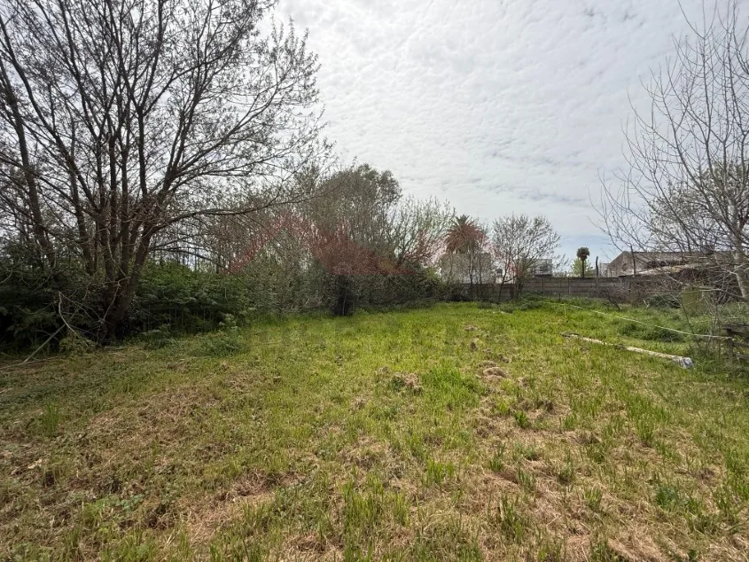 Lote de 1.125 m2 con Casa monoambiente - Calle 28 e/ Paso y Moreno. A 1 cuadra de Avenida 9 de Julio.