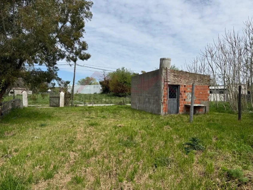 Lote de 1.125 m2 con Casa monoambiente - Calle 28 e/ Paso y Moreno. A 1 cuadra de Avenida 9 de Julio.