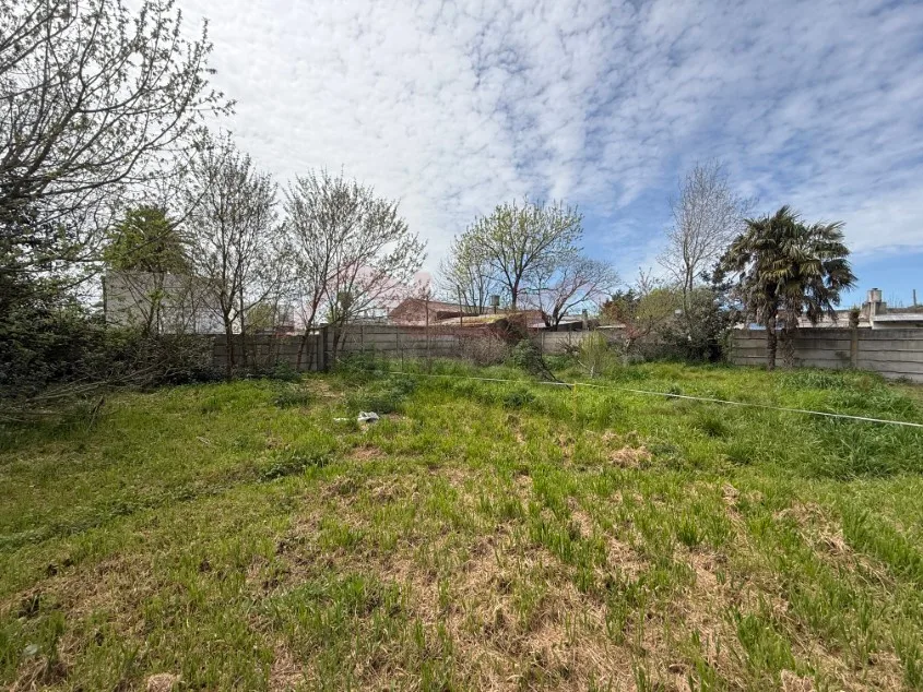Lote de 1.125 m2 con Casa monoambiente - Calle 28 e/ Paso y Moreno. A 1 cuadra de Avenida 9 de Julio.