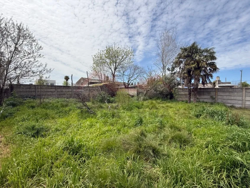 Lote de 1.125 m2 con Casa monoambiente - Calle 28 e/ Paso y Moreno. A 1 cuadra de Avenida 9 de Julio.