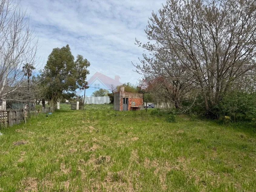Lote de 1.125 m2 con Casa monoambiente - Calle 28 e/ Paso y Moreno. A 1 cuadra de Avenida 9 de Julio.