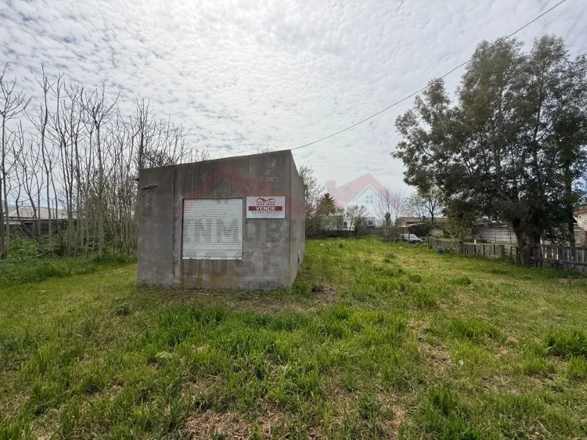 Lote de 1.125 m2 con Casa monoambiente - Calle 28 e/ Paso y Moreno. A 1 cuadra de Avenida 9 de Julio.