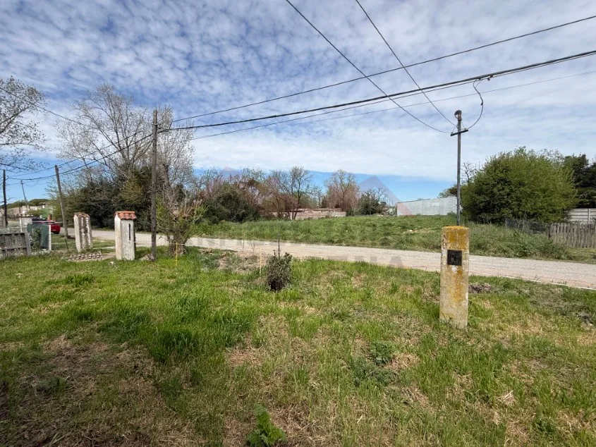 Lote de 1.125 m2 con Casa monoambiente - Calle 28 e/ Paso y Moreno. A 1 cuadra de Avenida 9 de Julio.