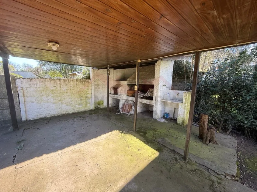 Casa 2 dorm. Con amplio patio y pileta. - Calle 127 e/ 56 y 58, Barrio Parque.