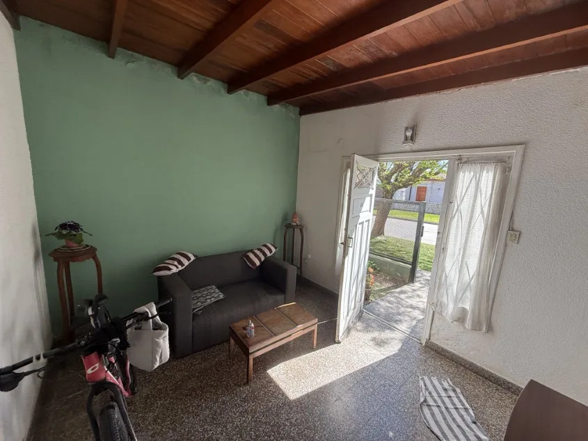 Casa 2 dorm. Dentro de avenidas principales. - Calle Paso N° 1148 e/ Avenida 9 de Julio y Posadas
