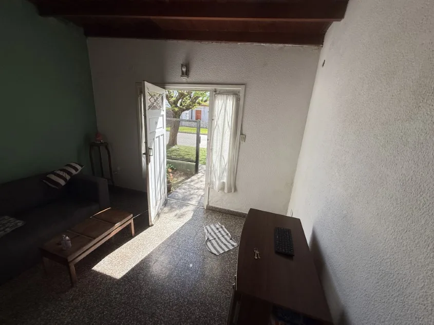 Casa 2 dorm. Dentro de avenidas principales. - Calle Paso N° 1148 e/ Avenida 9 de Julio y Posadas