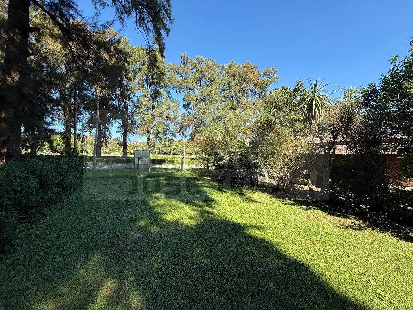 Lote de 10 x 22,5 m - Calle 137 e/ 54 y 56.