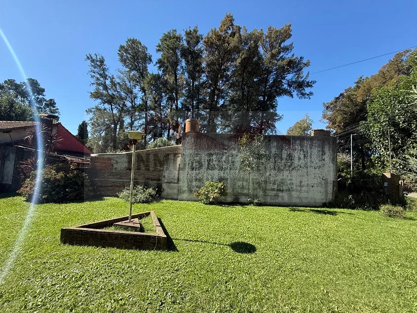 Lote de 10 x 22,5 m en esquina - Calle 137 y 54.