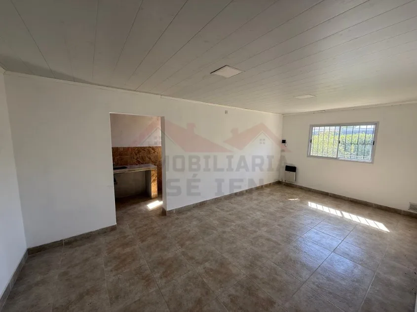 Departamento 1 dorm. - Calle Rivadavia e/ 27 y 29. A una cuadra de Avenida España.