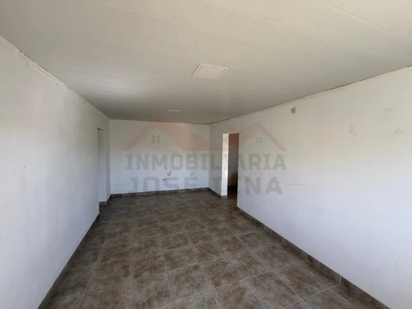 Departamento 1 dorm. - Calle Rivadavia e/ 27 y 29. A una cuadra de Avenida España.