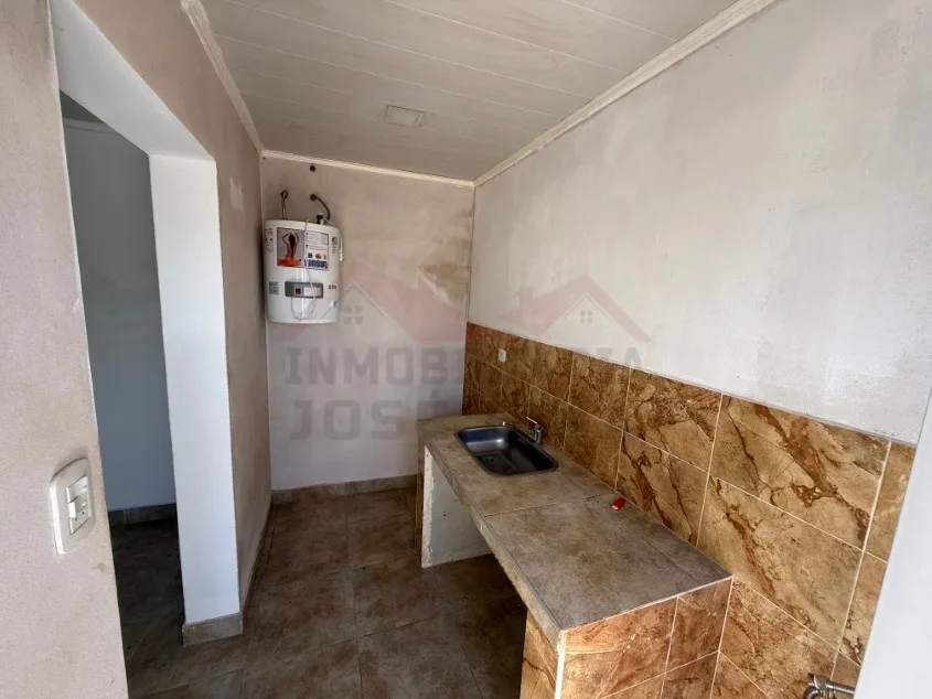 Departamento 1 dorm. - Calle Rivadavia e/ 27 y 29. A una cuadra de Avenida España.
