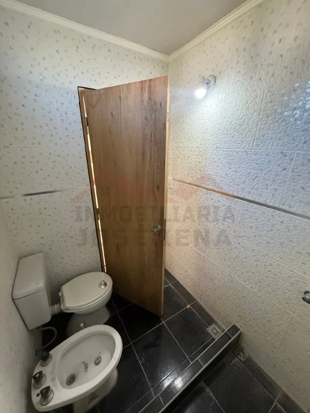 Departamento 1 dorm. - Calle Rivadavia e/ 27 y 29. A una cuadra de Avenida España.