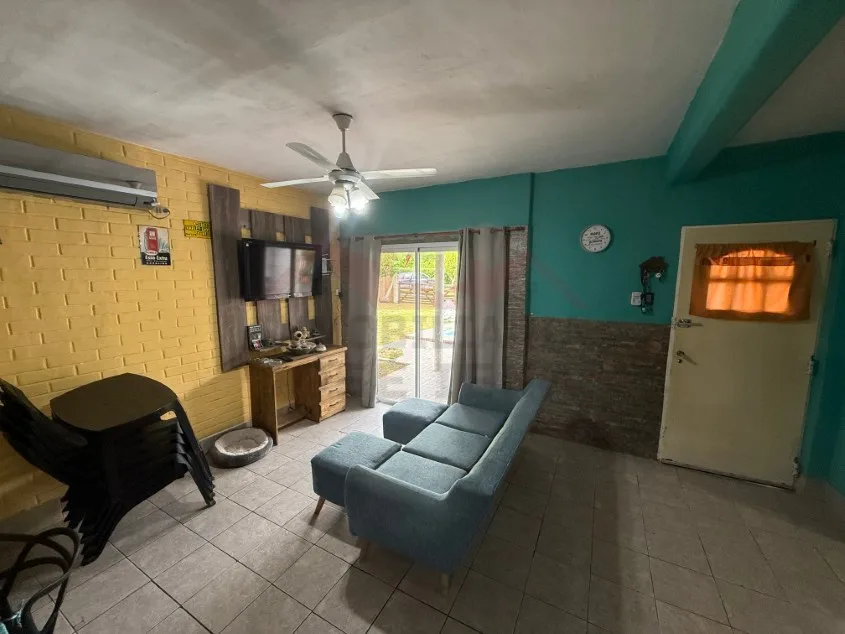 Casa 2 dorm. Con pileta y amueblada. - Calle 139 N° 1346 e/ 70 y 72, Barrio La Carolina.