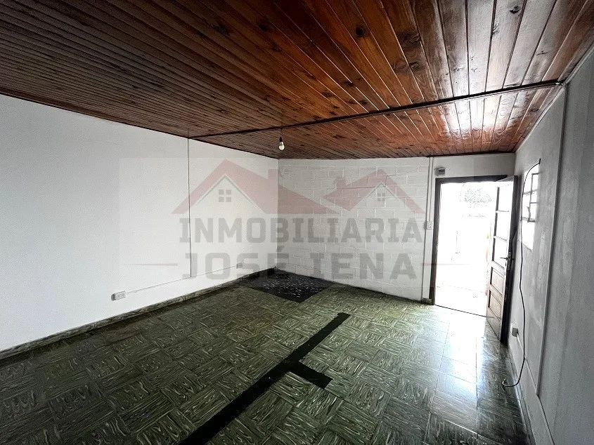 Departamento Monoambiente con cocina separada y patio. - Avenida 25 de Mayo e/ Laprida y Tomás Guido.
