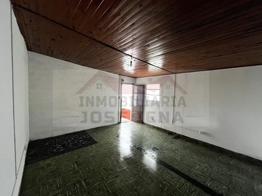 Departamento Monoambiente con cocina separada y patio. - Avenida 25 de Mayo e/ Laprida y Tomás Guido.